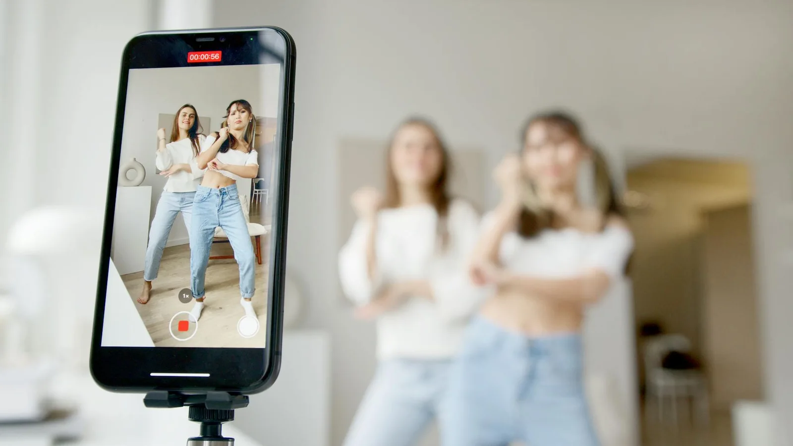 Cómo Crear Contenido Viral con IA: Estrategias Prácticas para Empresas en Colombia