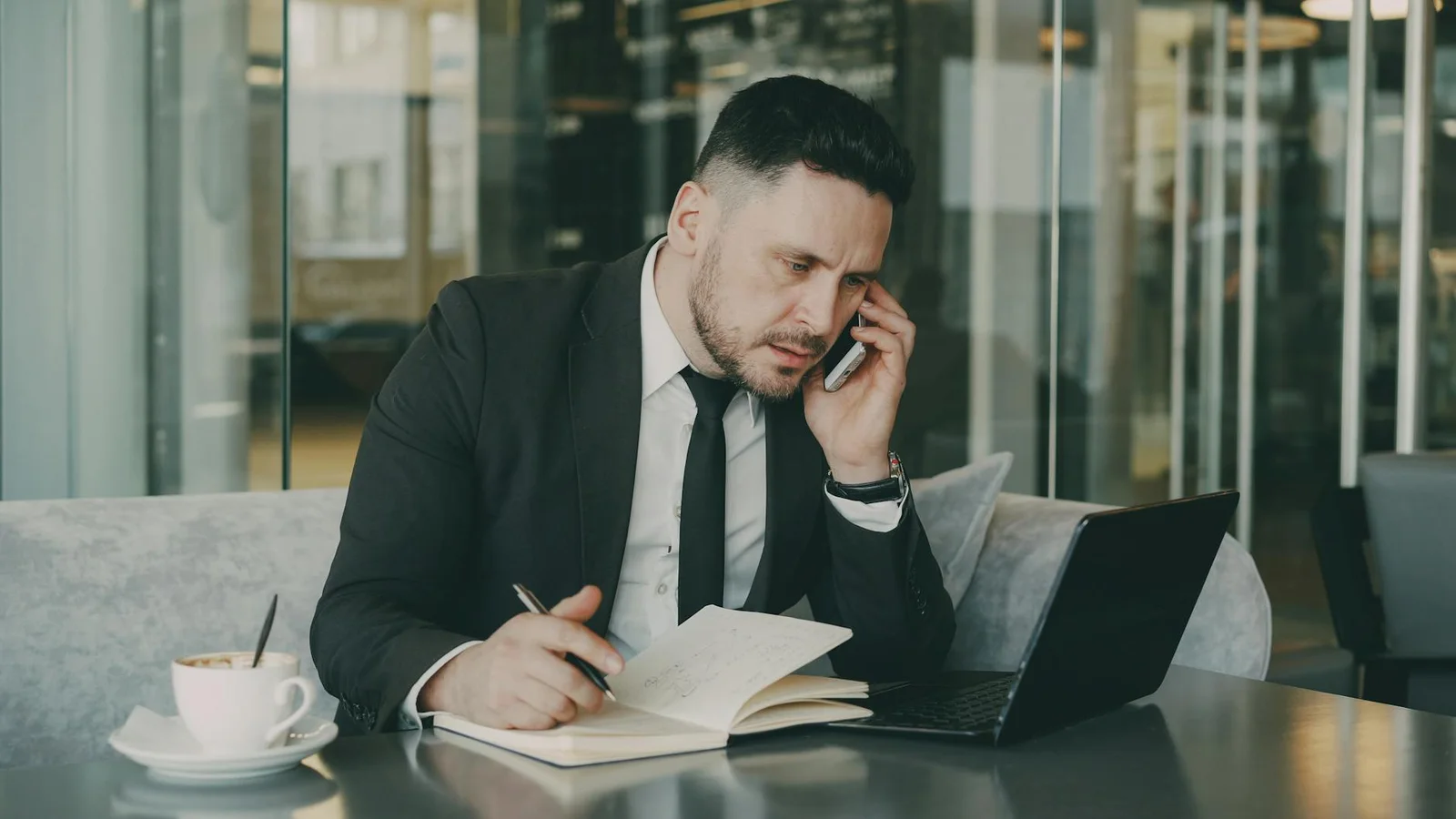 Cómo Responder Clientes 24/7 con IA: Automatización Conversacional para Empresas en Colombia