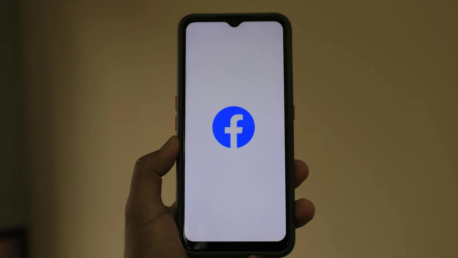 Cómo usar IA para responder mensajes en Facebook y optimizar tu atención al cliente