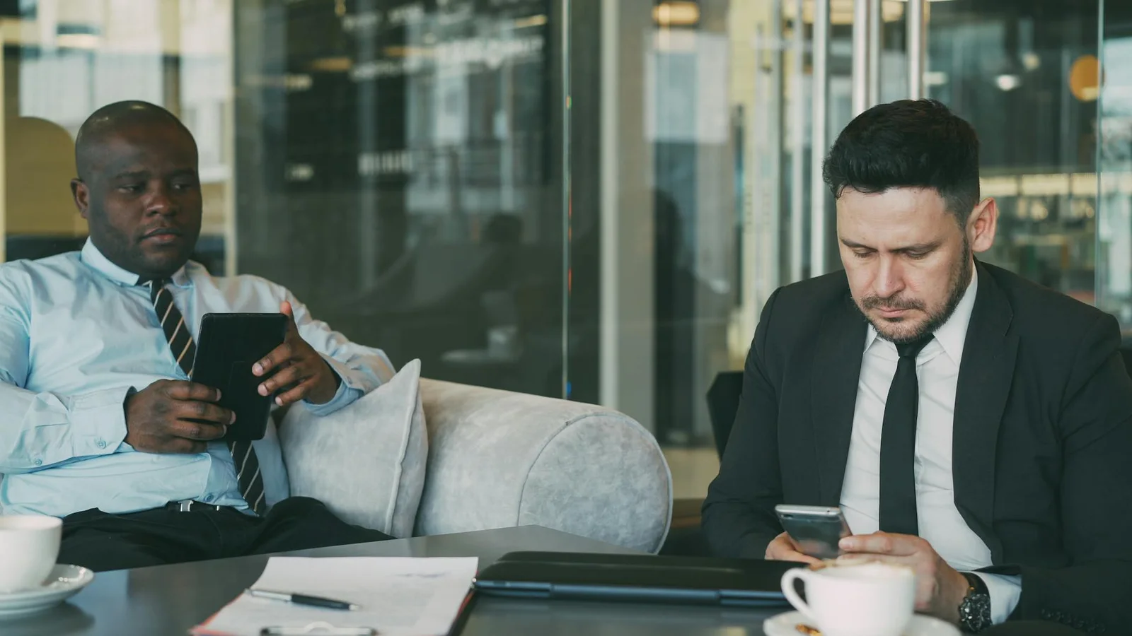 IA vs Community Manager Tradicional: Automatización Conversacional para Empresas en Colombia